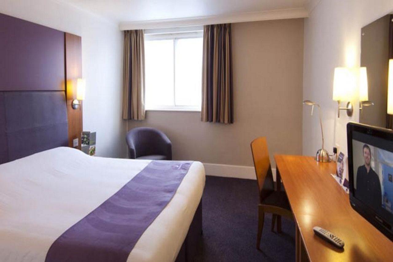 Premier Inn Wrexham North Екстериор снимка